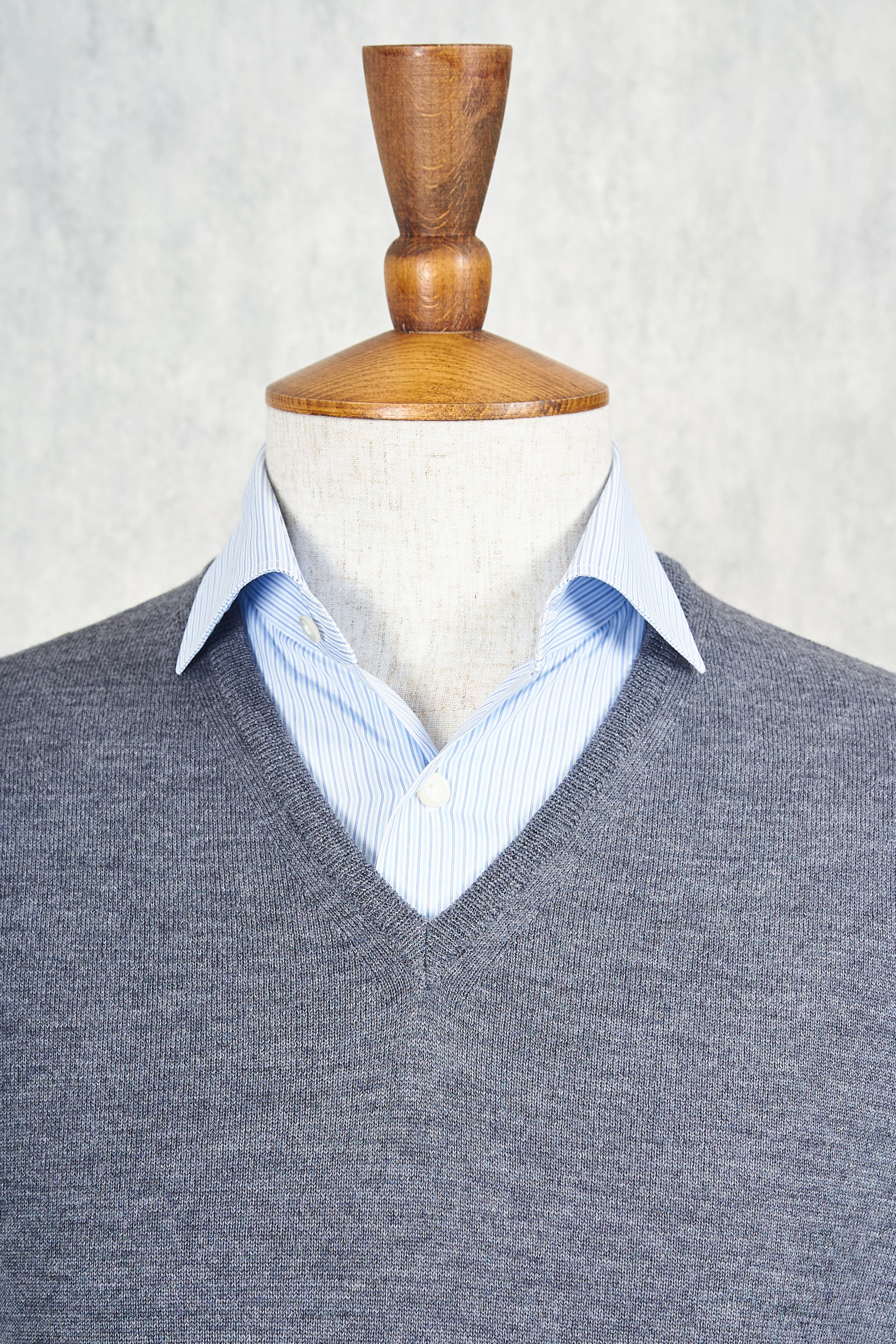Ascot Chang Light Grey Extra-Fine Merino Wool V-Neck Sweater